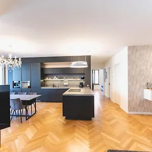 neu-luxurises-120-qm-apartment-direkt-am-neumarkt.dresdenhotels.net/